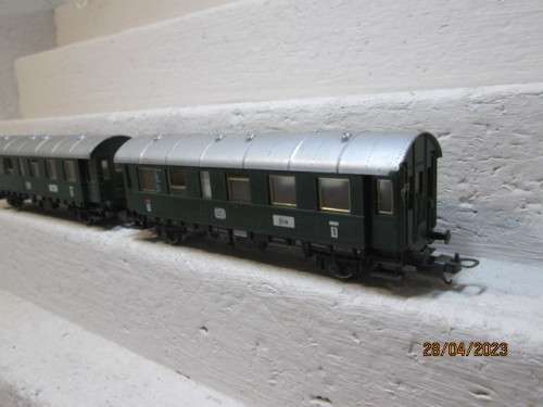 HO SCALE : LIMA : DB GREEN FIRST CLASS PASSENGER COACHES - X2