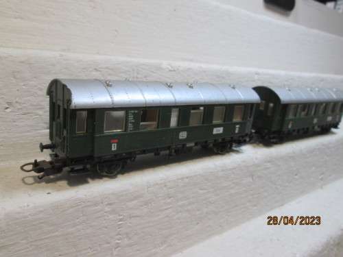 HO SCALE : LIMA : DB GREEN FIRST CLASS PASSENGER COACHES - X2