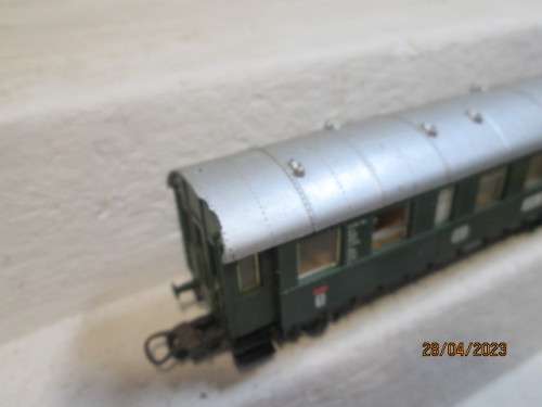 HO SCALE : LIMA : DB GREEN FIRST CLASS PASSENGER COACHES - X2