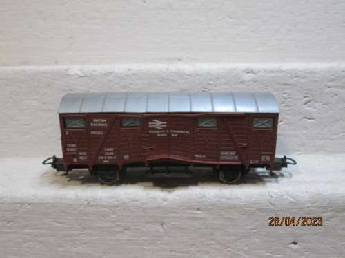 HO SCALE : LIMA : BOX CAR -  BRITISH RAILWAY