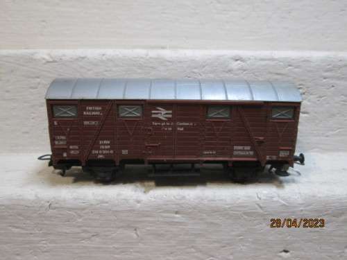 HO SCALE : LIMA : BOX CAR -  BRITISH RAILWAY