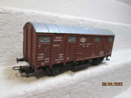 HO SCALE : LIMA : BOX CAR -  BRITISH RAILWAY