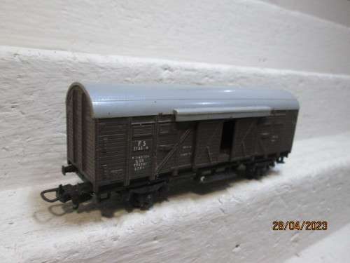 HO SCALE : LIMA : BOX CAR -  FS