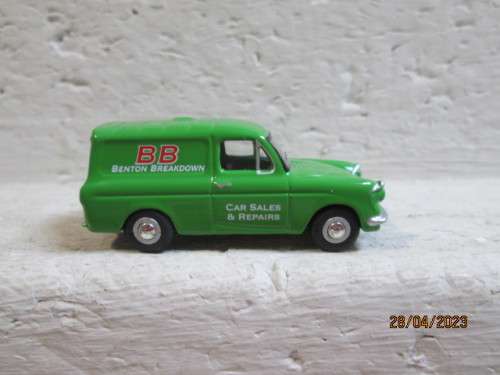 OO SCALE : OXFORD : GREEN FORD ANGLIA PANEL VAN - BOXED