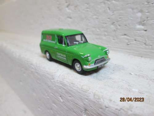 OO SCALE : OXFORD : GREEN FORD ANGLIA PANEL VAN - BOXED