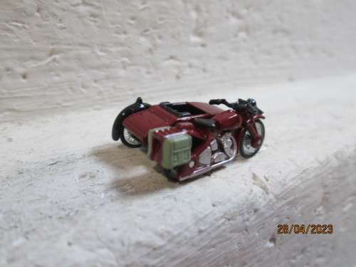 OO SCALE : OXFORD : OLD STYLE MOTORBIKE WITH SIDE CAR - BOXED