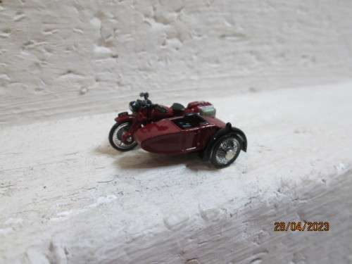 OO SCALE : OXFORD : OLD STYLE MOTORBIKE WITH SIDE CAR - BOXED