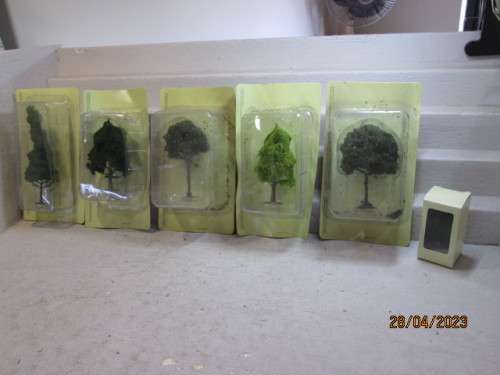 HO / OO SCALE : TREES X6 - BOXED