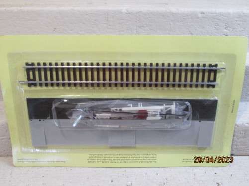 HO / OO SCALE : DOUBLE RAIL CROSSING - KIT - BOXED