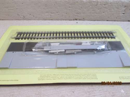HO / OO SCALE : DOUBLE RAIL CROSSING - KIT - BOXED