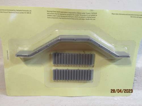 HO / OO SCALE : DOUBLE RAIL PEDESTRIAN BRIDGE - KIT - BOXED