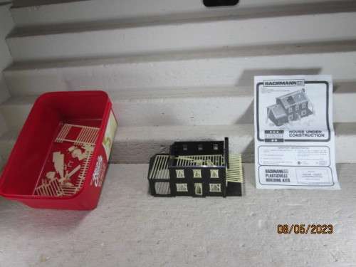 HO SCALE : BACHMANN : BUILDING UNDER CONSTRUCTON
