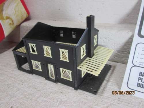 HO SCALE : BACHMANN : BUILDING UNDER CONSTRUCTON
