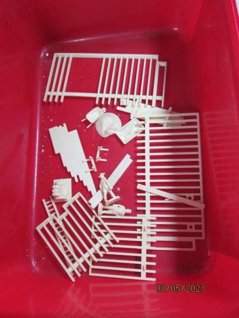 HO SCALE : BACHMANN : BUILDING UNDER CONSTRUCTON