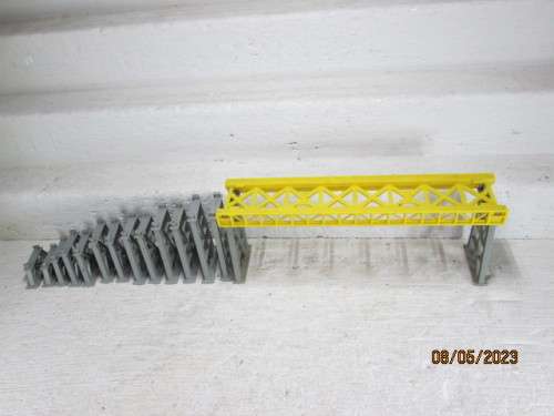 HO / OO SCALE : LIMA : BRIDGE WITH TRACK SUPPORTS