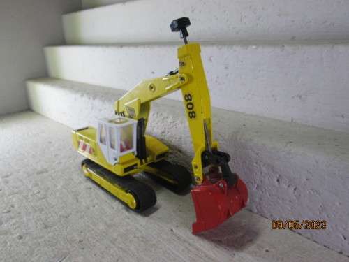 DIE CAST : MATCHBOX : SUPER KINGS - JCB 808 EXCAVATOR