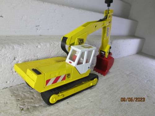 DIE CAST : MATCHBOX : SUPER KINGS - JCB 808 EXCAVATOR