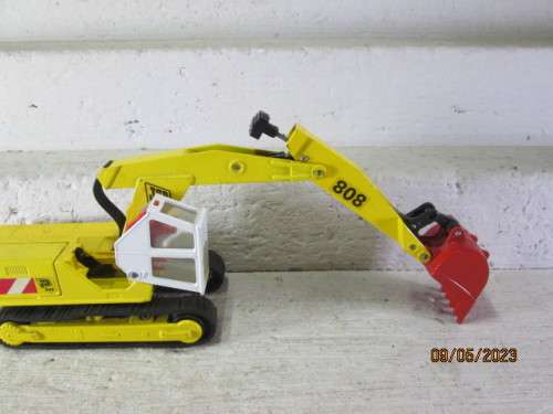 DIE CAST : MATCHBOX : SUPER KINGS - JCB 808 EXCAVATOR