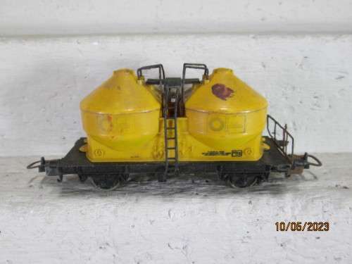 HO SCALE : LIMA : YELLOW TWIN CEMENT TANKER