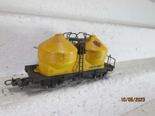 HO SCALE : LIMA : YELLOW TWIN CEMENT TANKER