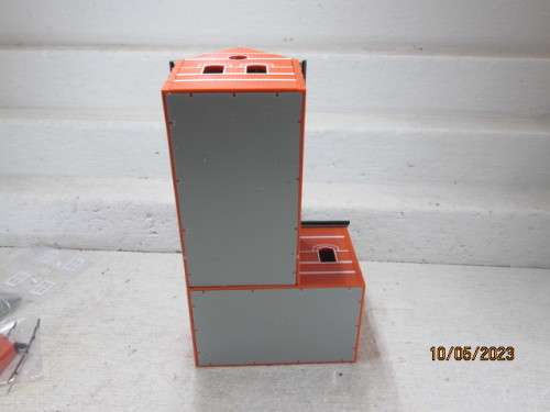 OO SCALE : L-SHAPED RAILWAY STATION BUILDING