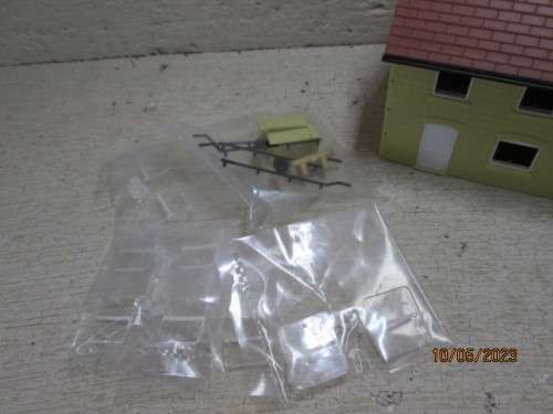 OO SCALE : DOUBLE STORY BUILDING