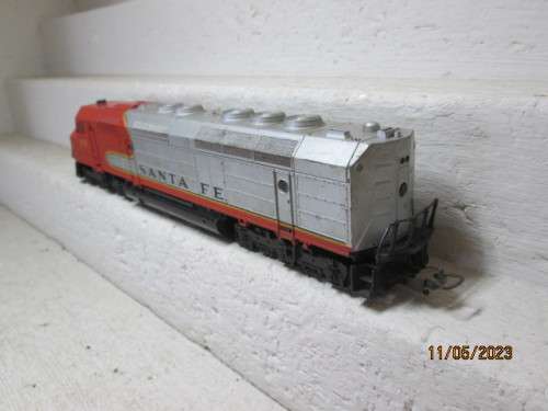 HO SCALE : LIMA : SANTE FE - DIESEL LOCOMOTIVE