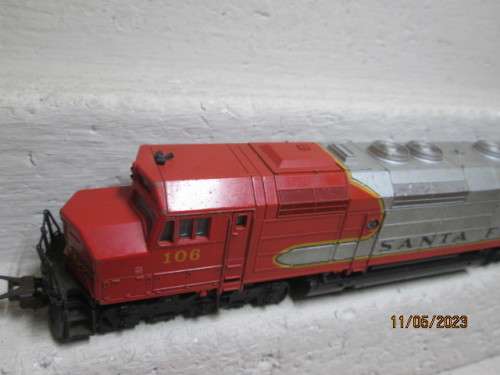 HO SCALE : LIMA : SANTE FE - DIESEL LOCOMOTIVE