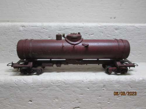 HO SCALE : LIMA : BROWN TANKER WAGON