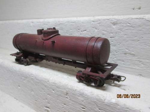 HO SCALE : LIMA : BROWN TANKER WAGON