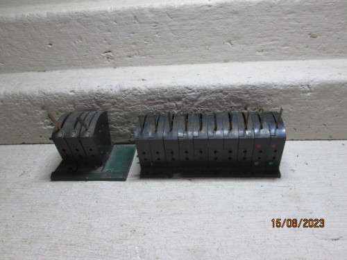 OO SCALE : TRIANG : POINT SWITCHES - X13