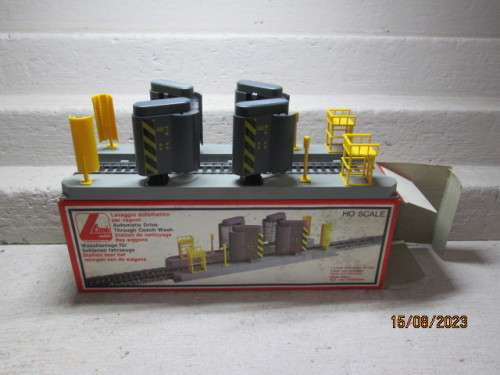 HO SCALE : LIMA - AUTOMATIC DRIVE THROUGH COACH WASH - BOXED