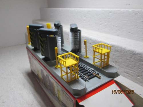 HO SCALE : LIMA - AUTOMATIC DRIVE THROUGH COACH WASH - BOXED