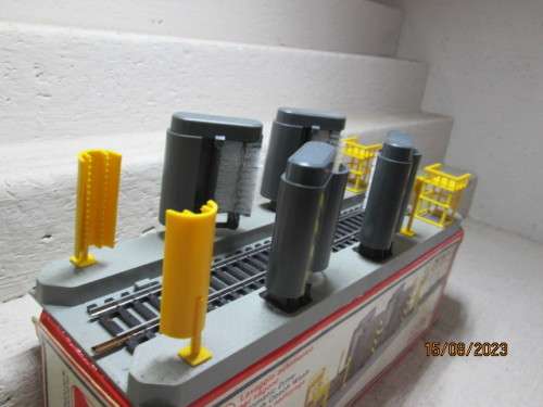 HO SCALE : LIMA - AUTOMATIC DRIVE THROUGH COACH WASH - BOXED