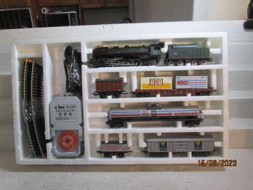 HO SCALE : LIMA - SNCF STEAM LOCO TRAIN SET - BOXED