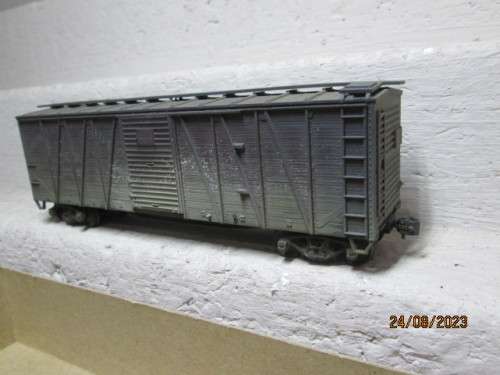 HO SCALE : ROUNDHOUSE - OLD STYLE BOX CAR - BOXED