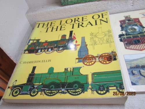 SOFTCOVER BOOKS : VARIOUS TRAINS - X5
