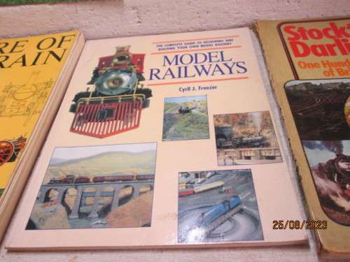 SOFTCOVER BOOKS : VARIOUS TRAINS - X5