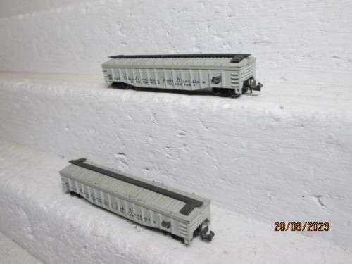 N SCALE : X2 COVERED 50FT GONDOLA`S