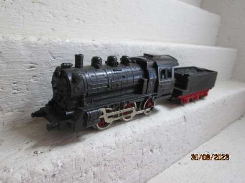 HO SCALE : LIMA - 0-6-0 STEAM LOCOMOTIVE