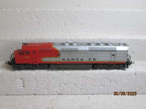 HO SCALE : LIMA - SANTE FE DIESEL LOCOMOTIVE - BOXED
