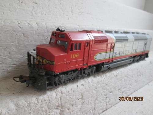 HO SCALE : LIMA - SANTE FE DIESEL LOCOMOTIVE - BOXED