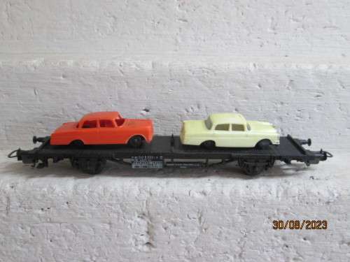 HO SCALE : LIMA -OPEN GOODS WITH MERCEDES CAR LOAD