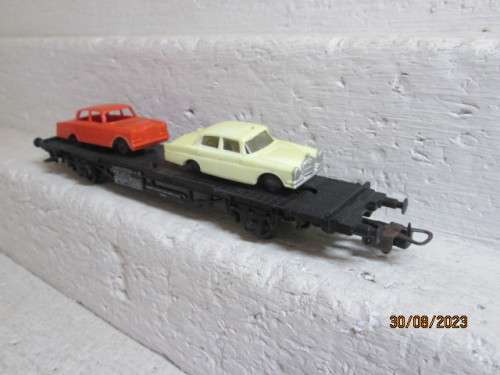 HO SCALE : LIMA -OPEN GOODS WITH MERCEDES CAR LOAD