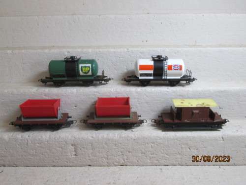 HO SCALE : LIMA -  VARIOUS GOODS WAGONS - X5