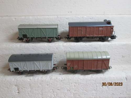 HO SCALE : MARKLIN - X4 VARIOUS BOX CAR WAGONS