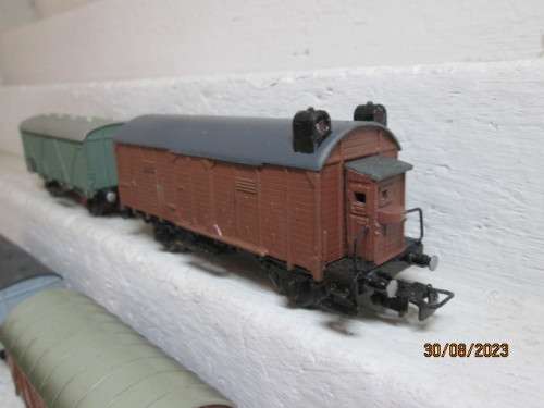 HO SCALE : MARKLIN - X4 VARIOUS BOX CAR WAGONS