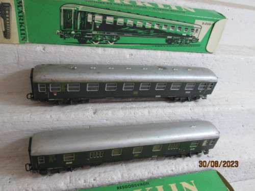 HO SCALE : MARKLIN - DB COACHES - X2 - BOXED