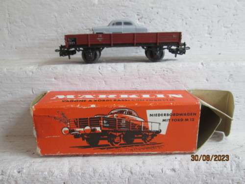 HO SCALE : MARKLIN - DB OPEN WAGON WITH CAR LOAD - BOXED