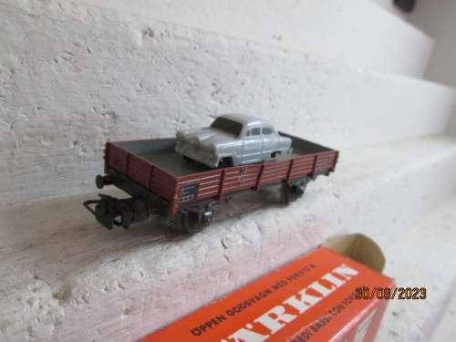 HO SCALE : MARKLIN - DB OPEN WAGON WITH CAR LOAD - BOXED